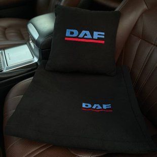 Подушка и плед в машину с логотипом DAF, флисовый набор FLISET-DAF-BLK-BLU-RED фото