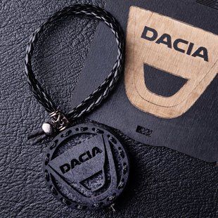 Ароматизатор в машину DACIA з темного дерева, подарунок чоловікові AR-DACIA-027 фото