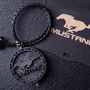 Ароматизатор в машину MUSTANG з темного дерева, подарунок чоловікові AR-MUSTANG-096 фото