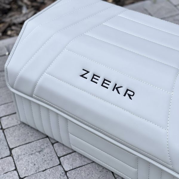 Автомобильный органайзер в багажник Premium Pro Elite с логотипом Zeekr, магнитная фиксация, размер L 65 см 200042843 фото