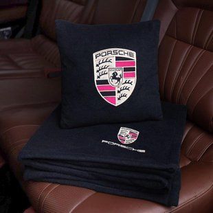 Подушка и плед в машину с логотипом Porsche, флисовый набор FLISET-PORSCHE-BLK фото