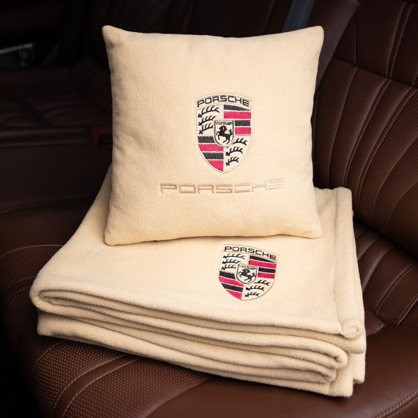 Подушка и плед в машину с логотипом Porsche, флисовый набор FLISET-PORSCHE-BLK фото