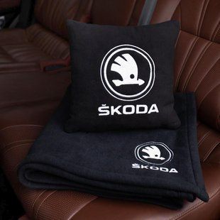 Подушка и плед в машину с логотипом &Scaron;koda, флисовый набор FLISET-SKODA-BLK-WHI фото