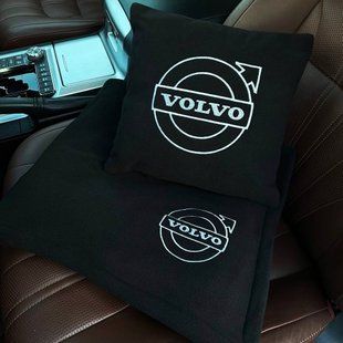 Подушка и плед в машину с логотипом Volvo, флисовый набор FLISET-VOLVO-BLK-WHI фото