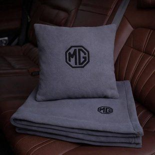 Подушка та плед у машину з логотипом авто MG, сірий із чорною ниткою 200041815 фото
