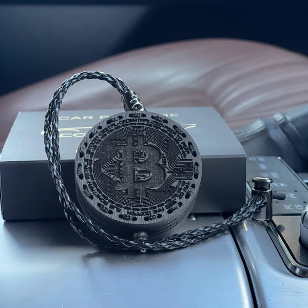 Ароматизатор в машину БИТКОИН из темного дерева подарок парню AR-BITC-146 фото
