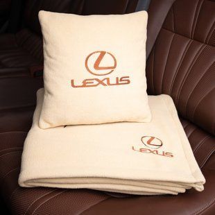 Подушка и плед в машину с логотипом Lexus, флисовый набор FLISET-LEXUS-BEI-BROWN фото