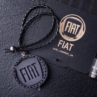 Ароматизатор в машину FIAT з темного дерева, подарунок чоловікові AR-FIAT-039 фото