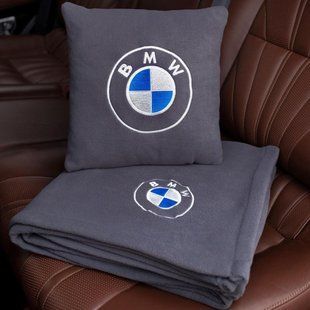 Подушка и плед в машину с логотипом BMW, флисовый набор FLISET-BMW-GRA фото