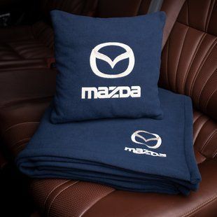Подушка и плед в машину с логотипом Mazda, флисовый набор FLISET-MAZDA-BLU-WHI фото