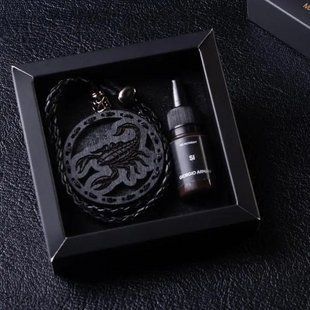 Ароматизатор в машину Скорпіон, знак зодіаку, з темного дерева AR-SCORPIO-307 фото