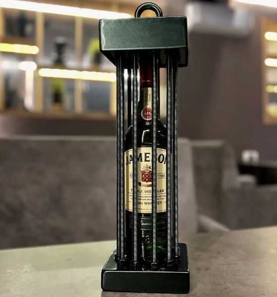 Сейф для бутылки 0.7л Jameson с гайками, подарок мужчине, куму, другу, Клетка для алкоголя KL1 фото