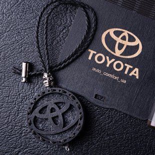 Ароматизатор в машину TOYOTA з темного дерева, подарунок чоловікові AR-TOYOTA-135 фото