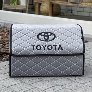 Органайзер в багажник с вышивкой Toyota, серый велюр, 50 см, автомобильный органайзер в авто 00021095 фото
