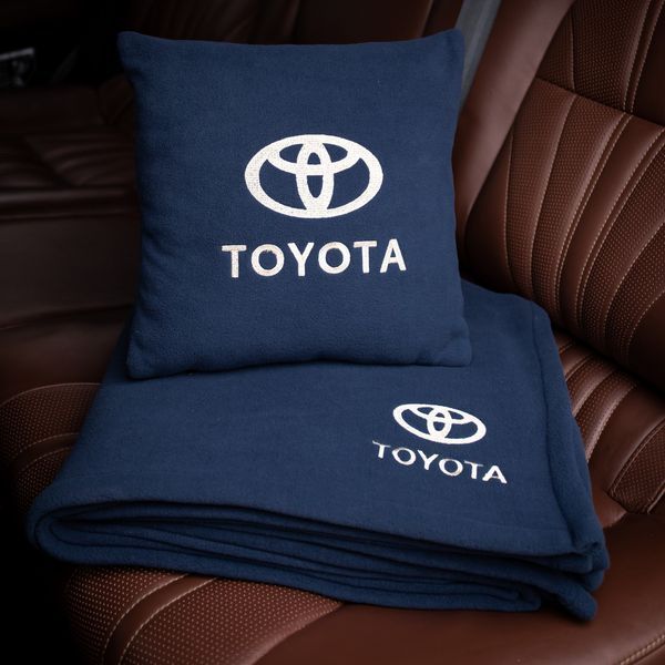 Подушка и плед в машину с логотипом Toyota, флисовый набор FLISET-TOYOTA-BEI-BROWN фото