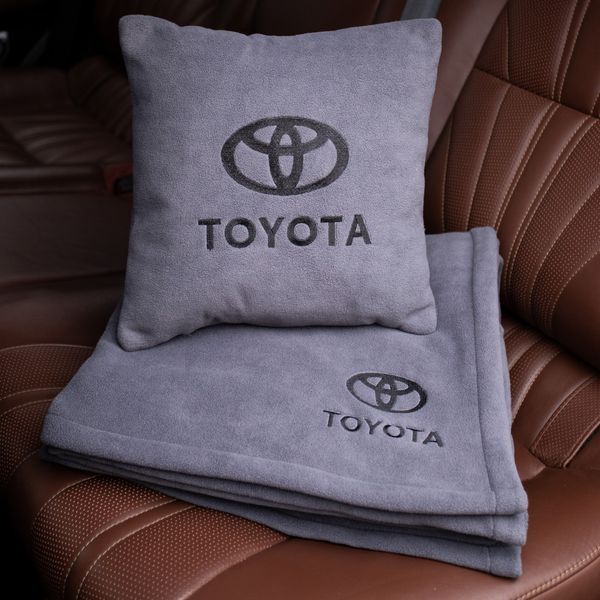 Подушка и плед в машину с логотипом Toyota, флисовый набор FLISET-TOYOTA-BEI-BROWN фото